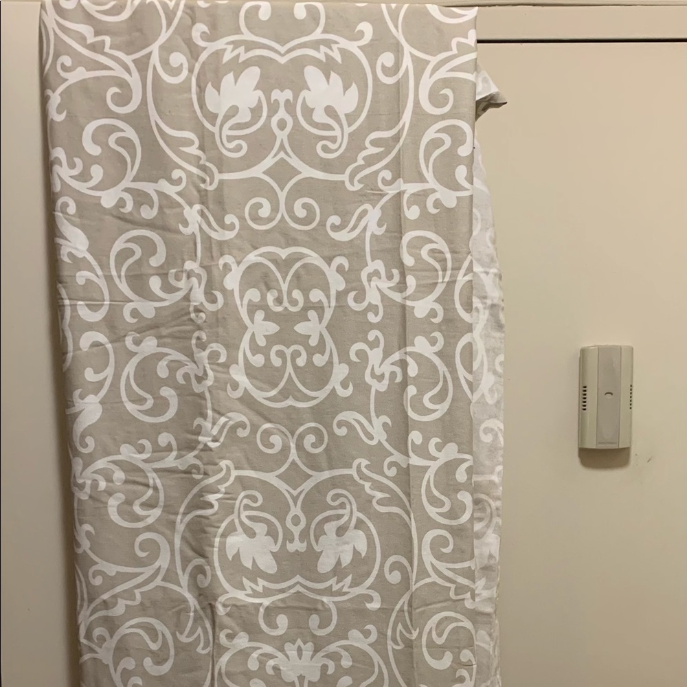Shower curtain in excellent preowned condition.